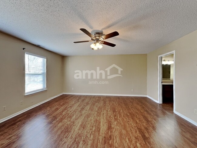 Building Photo - 5622 N Jefferson Dr