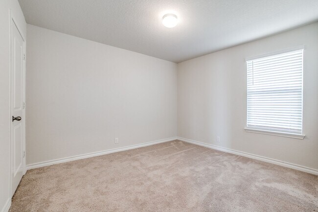 Building Photo - 3 Bedroom and 2 Bathroom home located in Redbird Ranch subdivision