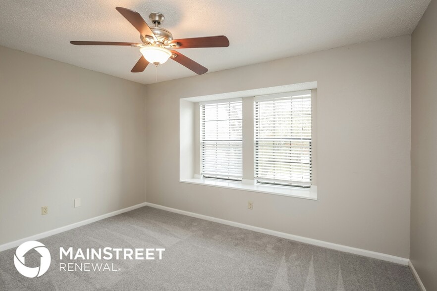 Building Photo - 5421 Carriage Ct