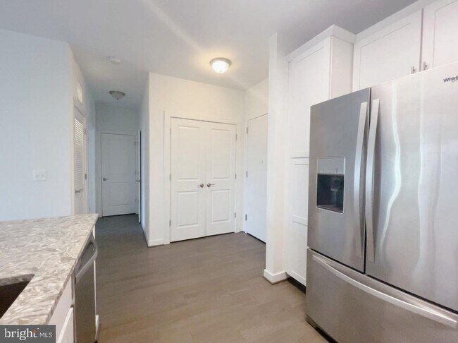 Building Photo - Luxurious Fairfax City 2 bed Condo