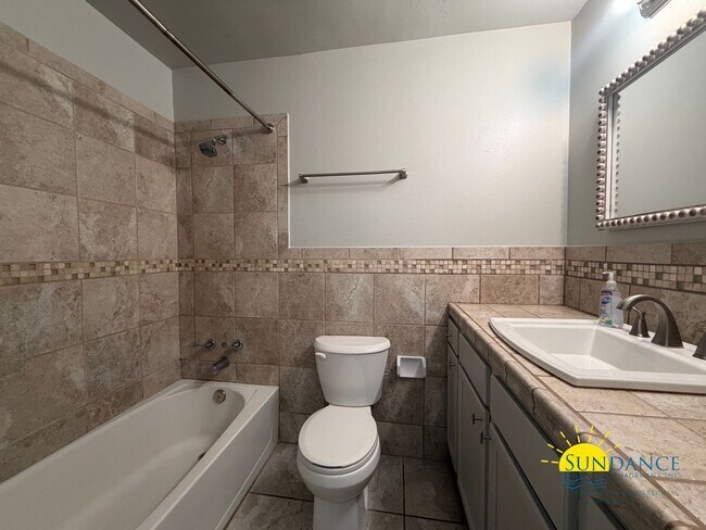 Building Photo - Great 3 Bedroom Home in Fort Walton Beach with Solar Panels-Near Hurlburt Field!