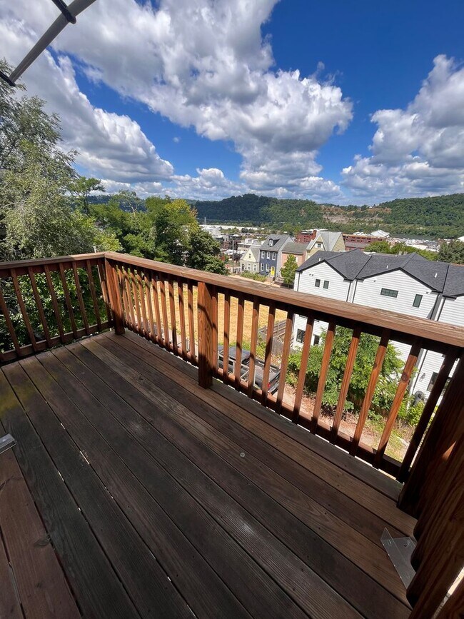 Building Photo - Lawrenceville 3 Bed, 2.5 Bath House with Parking for Lease July 1!