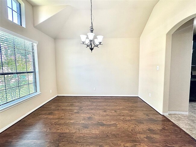 Building Photo - 10007 Red Tamarack Ln