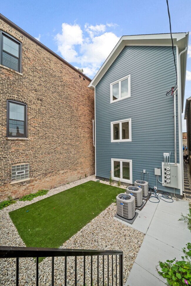 Building Photo - 1355 W 16th St