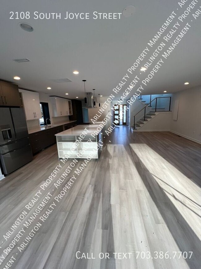 Building Photo - 2108 S Joyce St