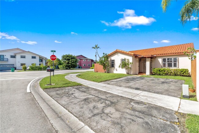Building Photo - 1750 SW 137th Pl
