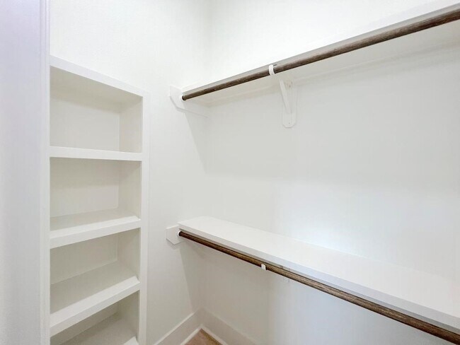 Building Photo - 2122 Blalock Rd