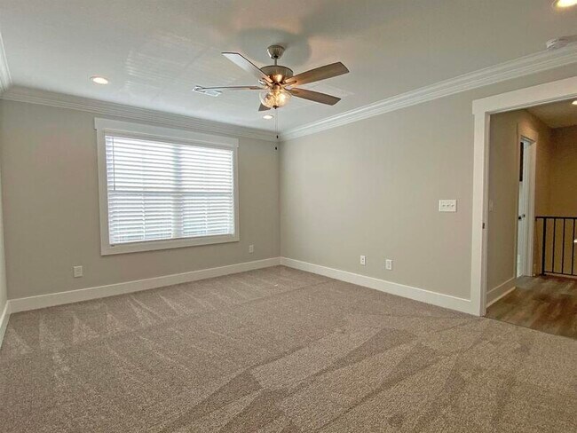 Building Photo - 166 Sango Dr