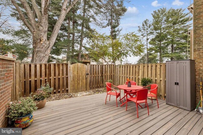 Building Photo - 215 Commons Dr NW