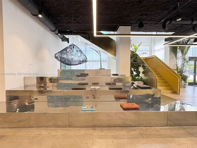 Building Photo - 1642 NE 1st Ave