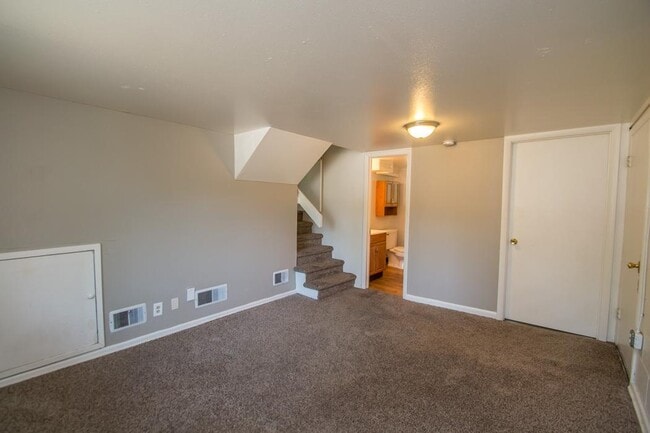 Building Photo - 3375 Moorhead Ave