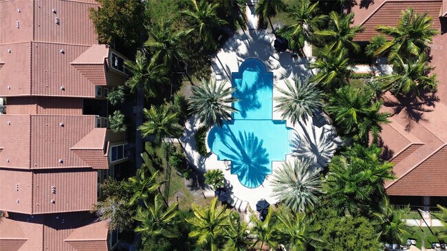 Building Photo - 8000 Nob Hl Rd