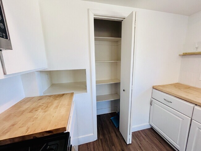Building Photo - Beautiful 4 Bedroom House for rent in South Joshua Tree