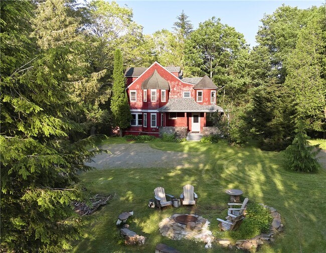 Building Photo - 38 Lake St