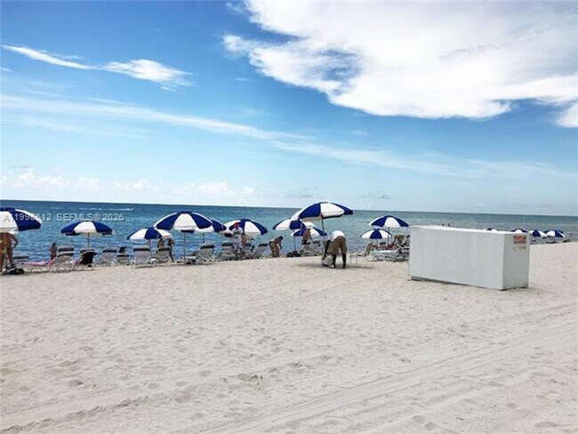 Building Photo - 5161 Collins Ave