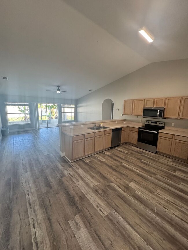 Building Photo - Spacious, Open, Lifestyle Built Home. 3/2/...