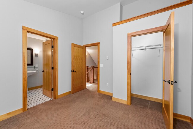 Building Photo - Squam House