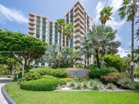 Building Photo - 1121 Crandon Blvd