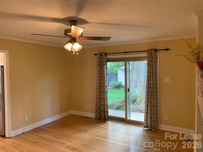 Building Photo - 1130 Cheddington Dr