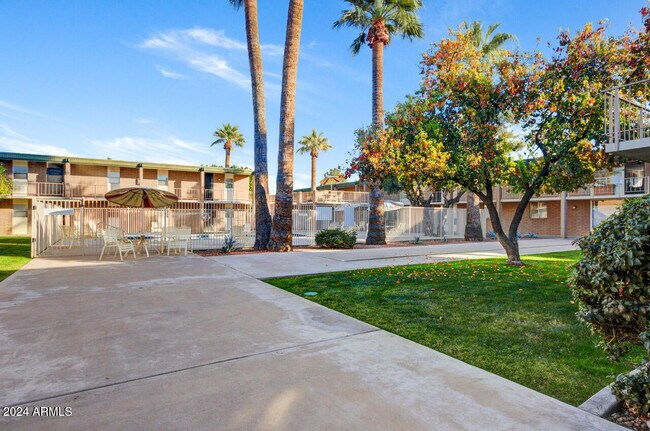 Building Photo - 3737 E Turney Ave