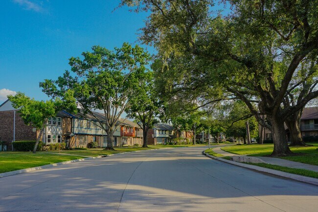 Building Photo - 10526 Hammerly Blvd