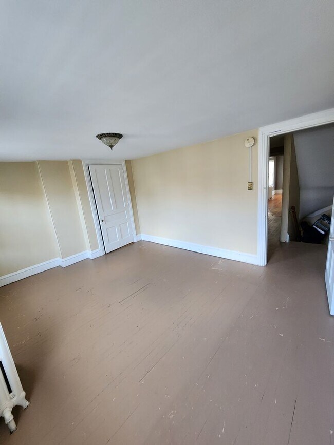 Building Photo - West Chester Historic Townhome - 4 bedrooms, 1 bath