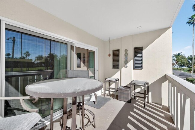 Building Photo - 1200 N Shore Dr NE