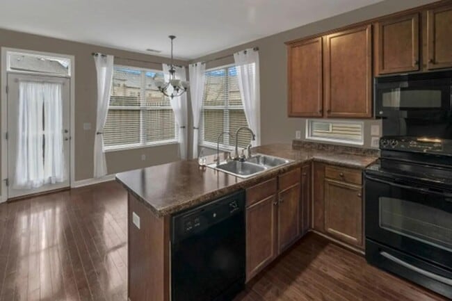 Building Photo - 515 Griffin Cir
