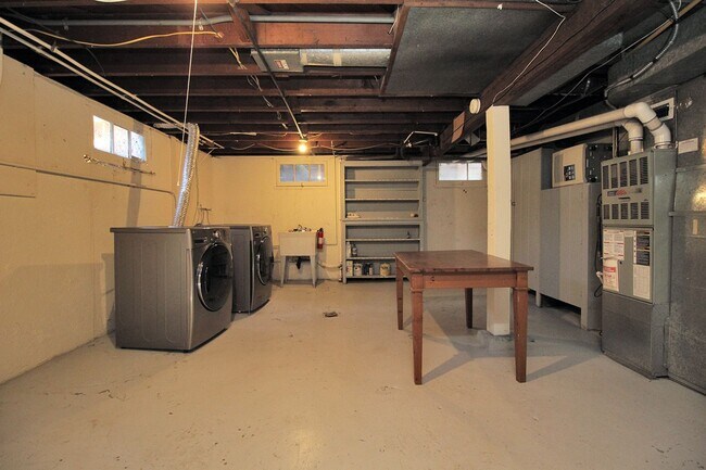 Building Photo - Spectacular 3 Bed English Tudor in the Per...