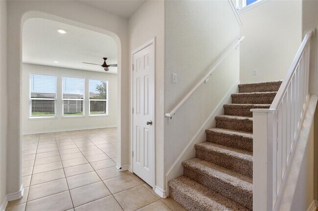 Building Photo - 3853 Legend Hill