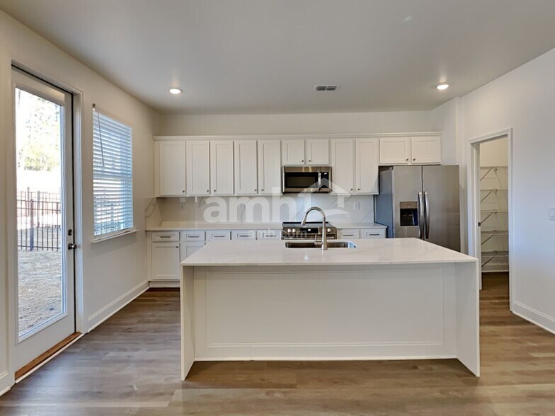 Building Photo - 1448 Aquamarine Dr