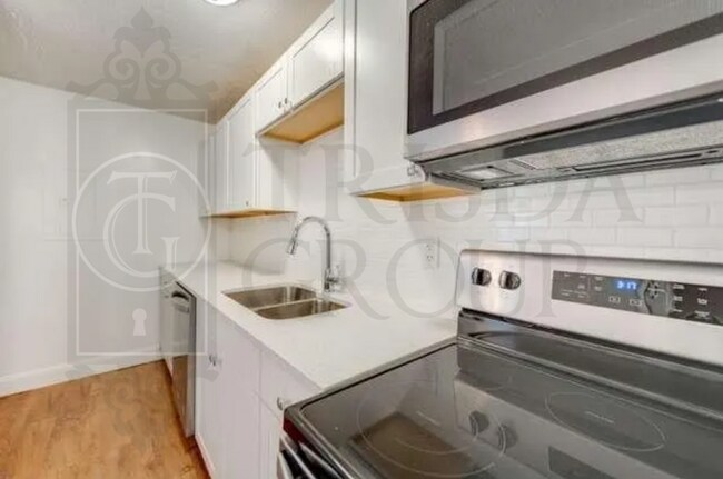 Building Photo - Avail June 1st! Renovated Crafton 2BR Apt, A/C, Private laundry/storage, Parking, Pets OK!