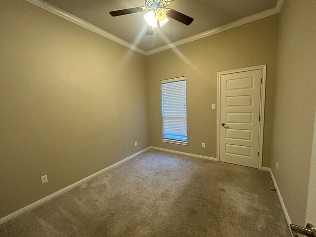 Building Photo - Beautiful Midway ISD Home