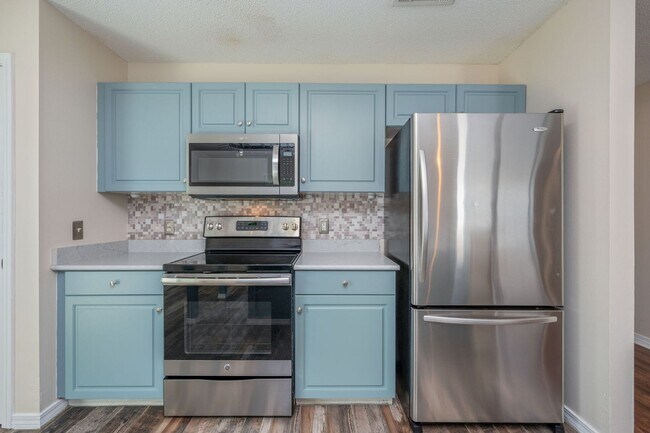 Building Photo - 7648 Chablis Cir