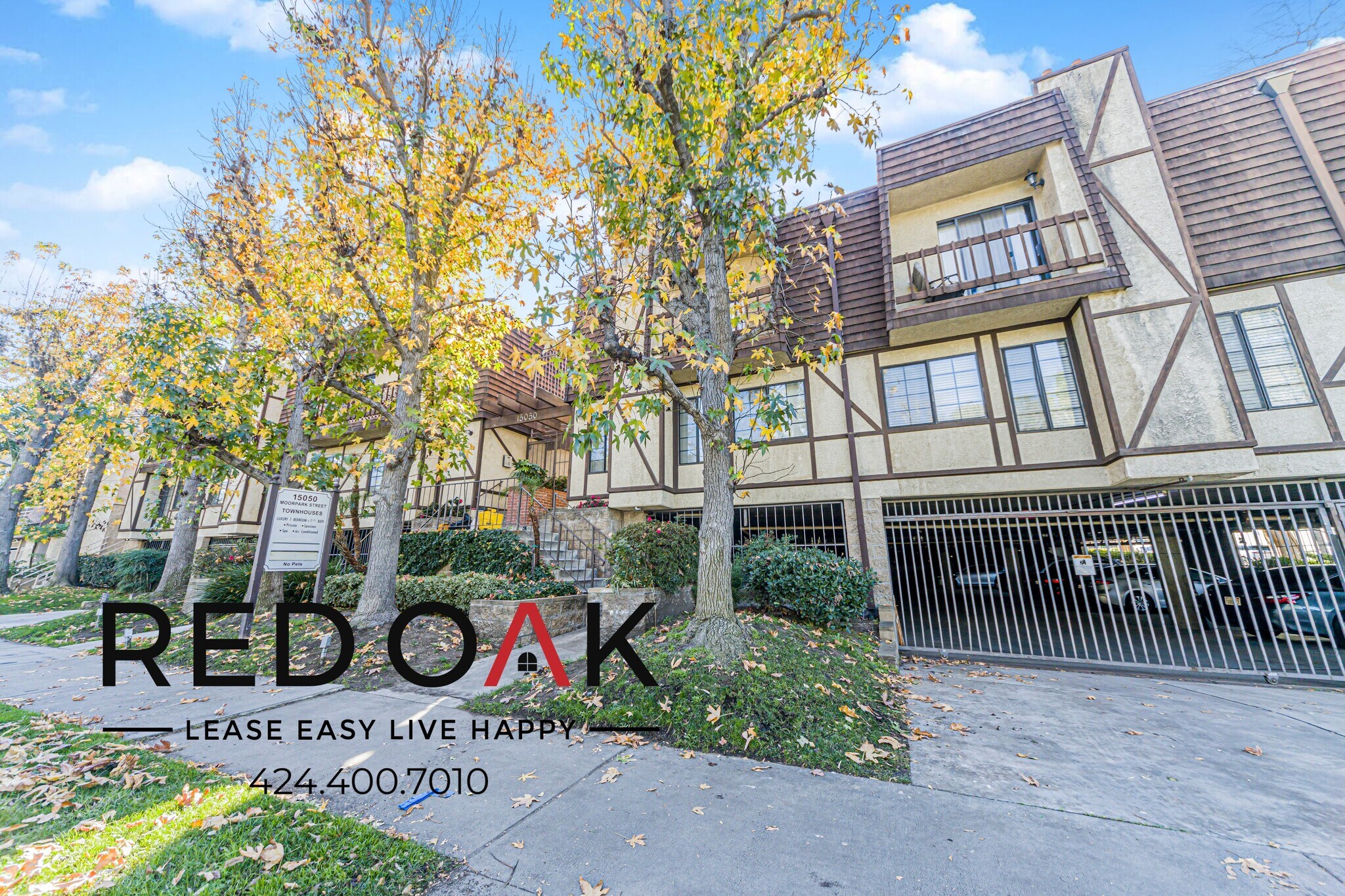 Building Photo - 15050 Moorpark St