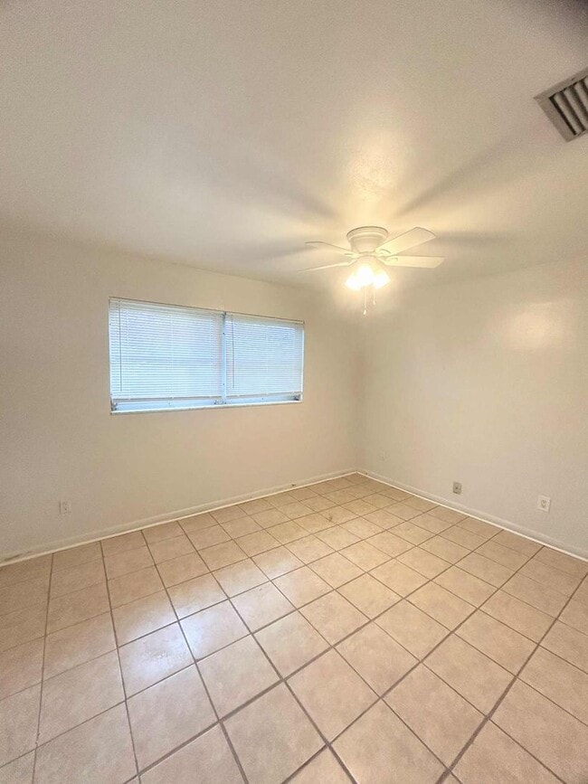 Building Photo - 4 Bedroom Cape Coral