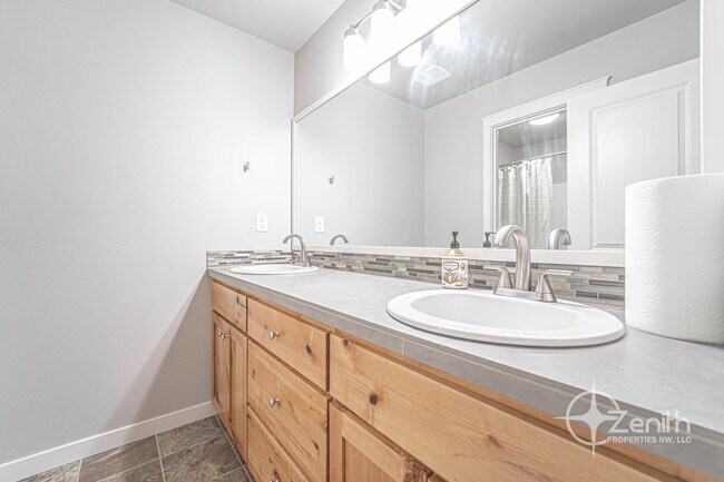 Building Photo - 186 N 44th Pl
