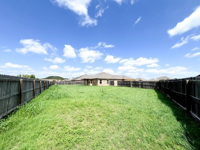 Building Photo - Available NOW!!!! This Beautiful 1 story, 4 Bedroom, 2 bath home in Killeen has a lot to offer!  ...