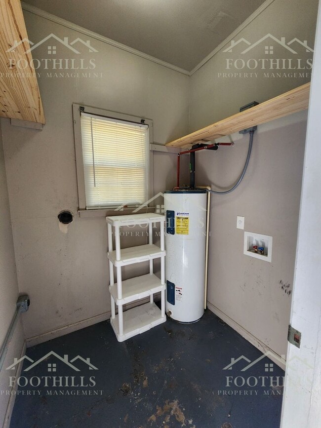 Building Photo - Freshly Renovated 3-Bed Home with Modern C...