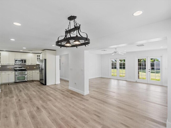 Building Photo - 8 SW 11th St