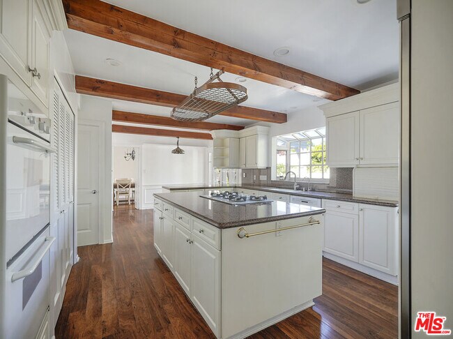 Building Photo - 13161 Addison St