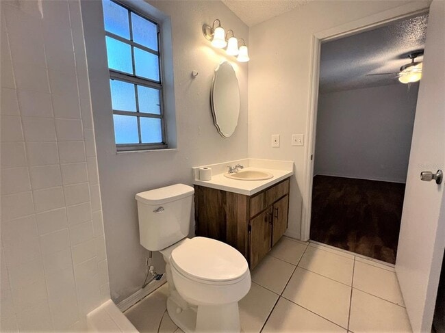 Building Photo - 3153 Bloomingdale Villas Ct