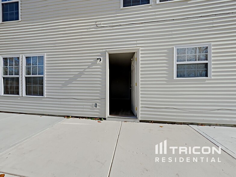 Building Photo - 3402 Carica Dr