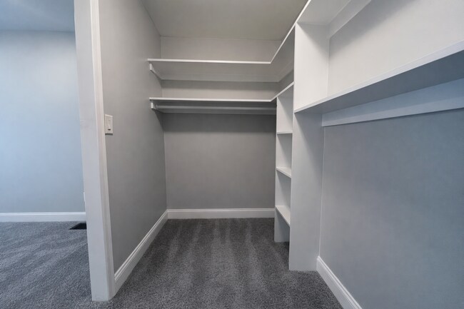 Building Photo - Charming 2BR Home with Yard, Porch & In-Home Laundry