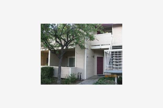 Building Photo - 1120 Cedar Gables Dr