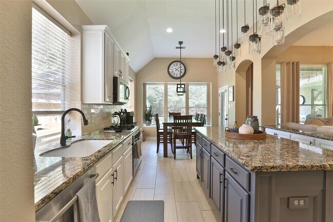 Building Photo - 8414 Green Valley Dr