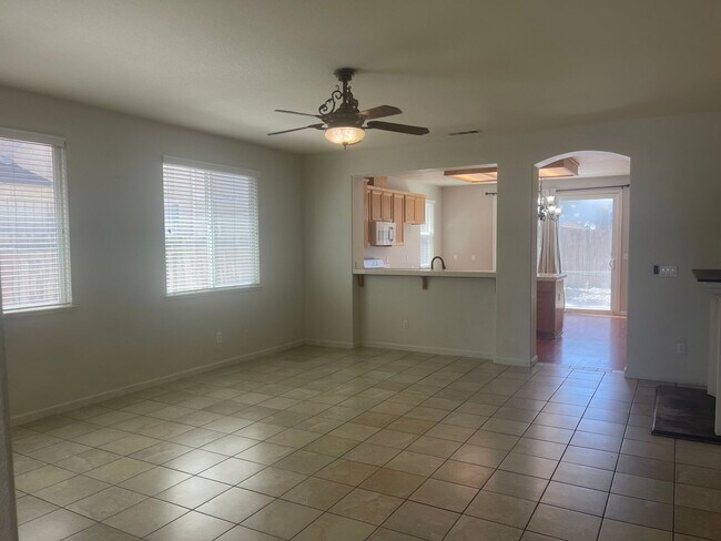 Building Photo - Ideal 4br/2ba single story with chefs kitchen