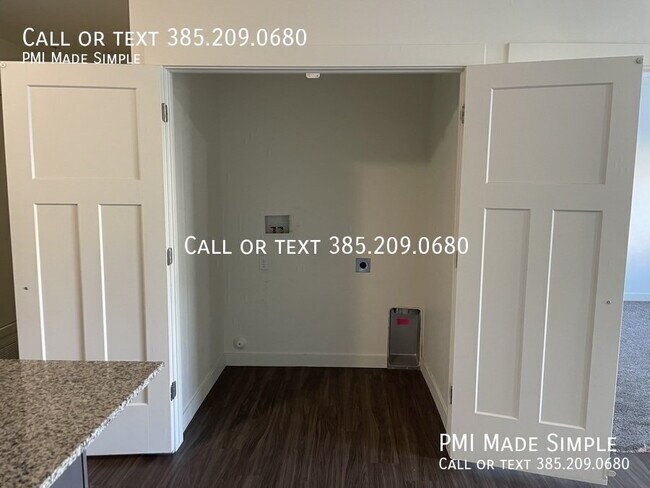 Building Photo - Move In Special! $300 First Months Rent!