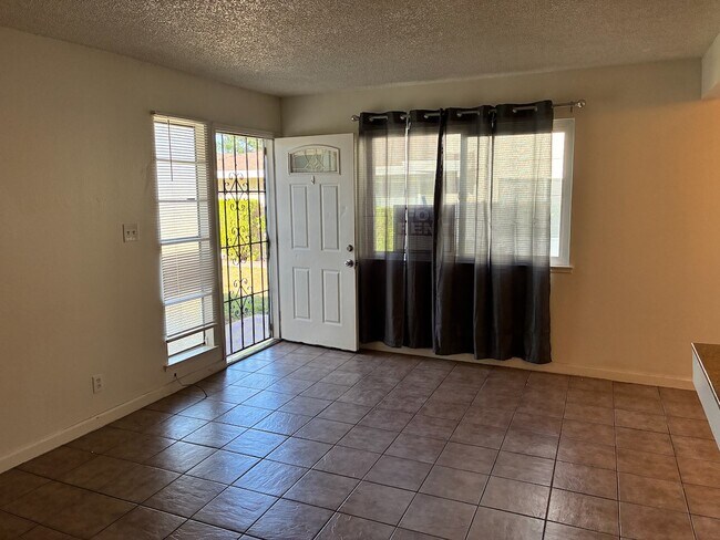 Building Photo - 4533 Greenholme Dr