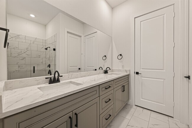 Building Photo - 4328 Avron Dr